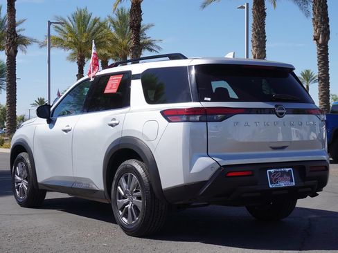 Certified 2025 Nissan Pathfinder SV FWD image 3