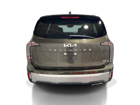 Used 2024 Kia Telluride EX w/ EX Captain's Chair Package AWD/4WD image 3