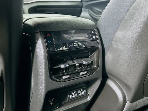 Used 2024 Jeep Grand Cherokee L Altitude image 25