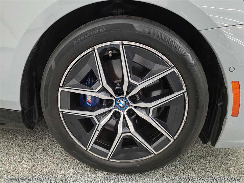 Used 2024 BMW i5 eDrive40i w/ M Sport Package RWD image 13
