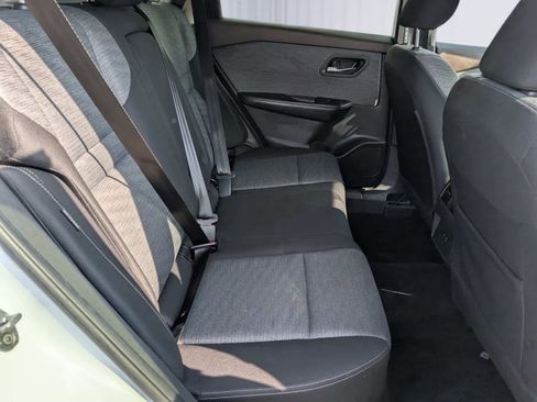 Used 2023 Nissan Rogue SV image 10