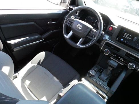 Used 2025 Toyota Tacoma TRD Off-Road AWD/4WD image 9