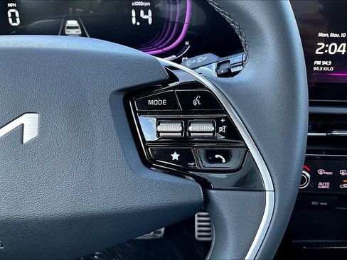 Used 2024 Kia Niro EX Touring image 21