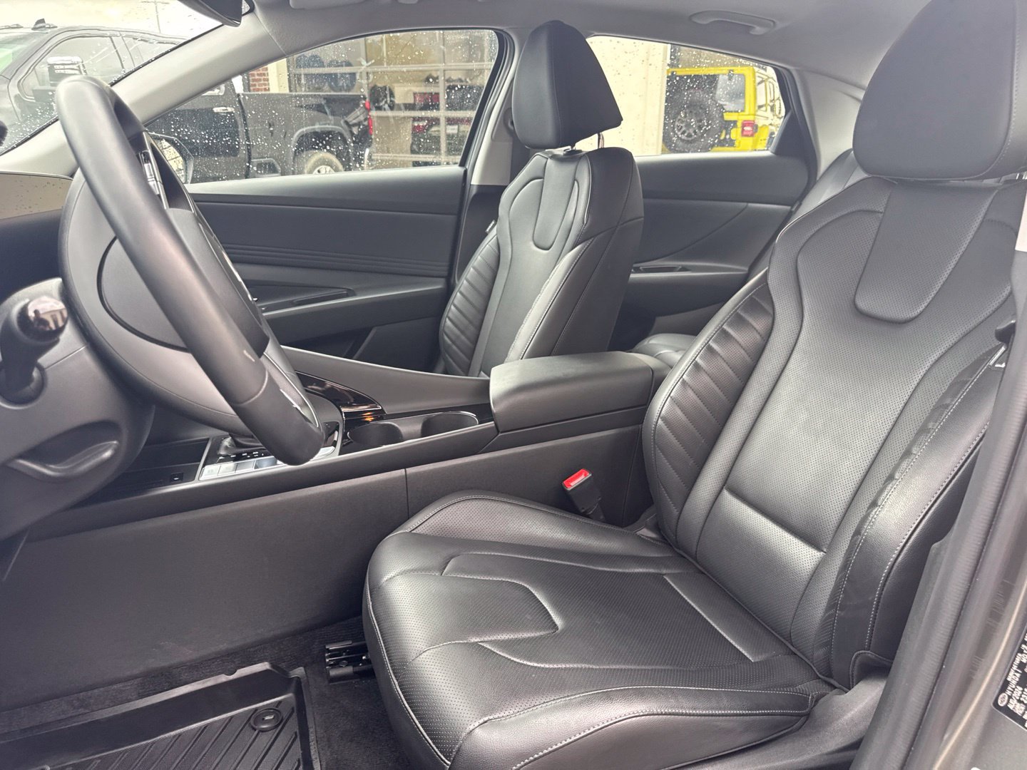 Used 2025 Hyundai Elantra Limited FWD image 16