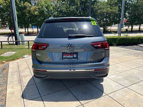 Used 2022 Volkswagen Tiguan SE AWD/4WD image 12