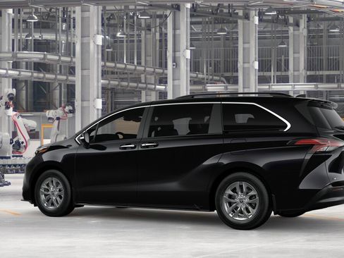 New 2026 Toyota Sienna XLE image 5