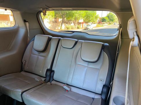 Used 2016 Kia Sedona SX image 35