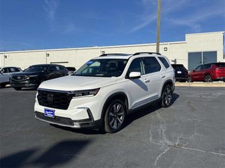 Certified 2025 Honda Pilot Touring video 3