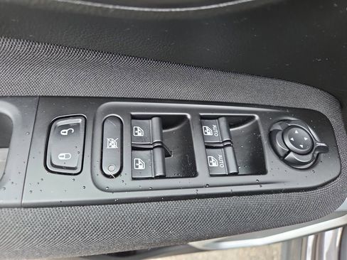 Certified 2020 Jeep Renegade Latitude w/ Cold Weather Group AWD/4WD image 26