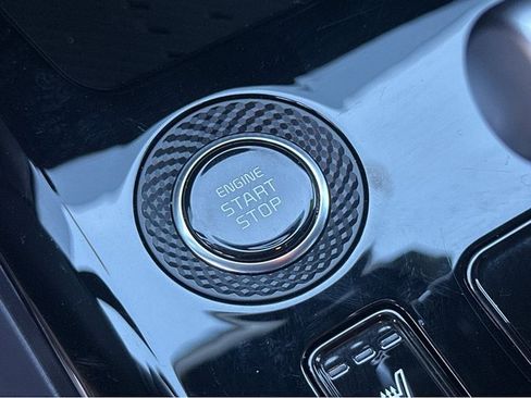 Certified 2025 Kia Niro EX image 22