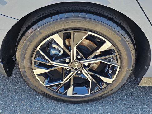 Certified 2025 Hyundai Sonata SEL AWD/4WD image 8