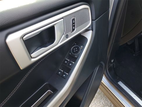 Used 2023 Ford Explorer Limited image 13