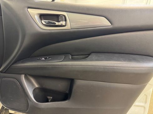 Used 2018 Nissan Pathfinder SL FWD image 30