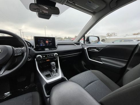 Used 2025 Toyota RAV4 XLE image 36