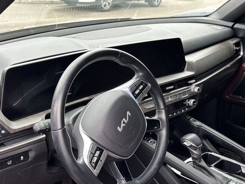 Used 2024 Kia Telluride EX w/ EX Captain's Chair Package image 6