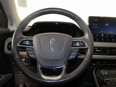 Used 2022 Lincoln Nautilus Reserve image 16