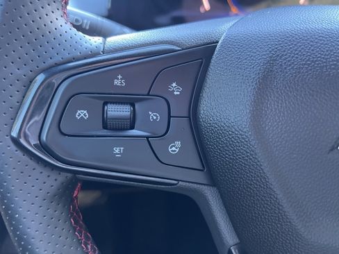 Used 2025 Chevrolet Trax RS w/ Sunroof Package image 27