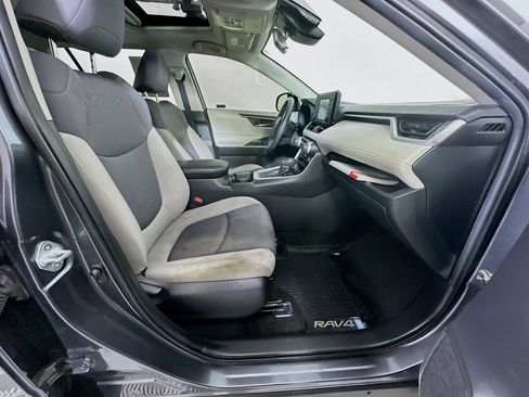 Used 2020 Toyota RAV4 XLE w/ Convenience Package image 32