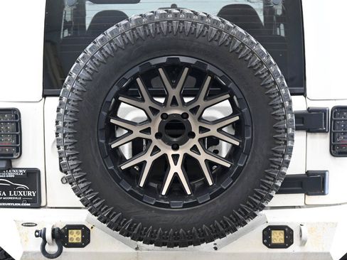 Used 2009 Jeep Wrangler X AWD/4WD image 15
