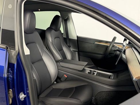 Used 2024 Tesla Model Y Long Range image 28