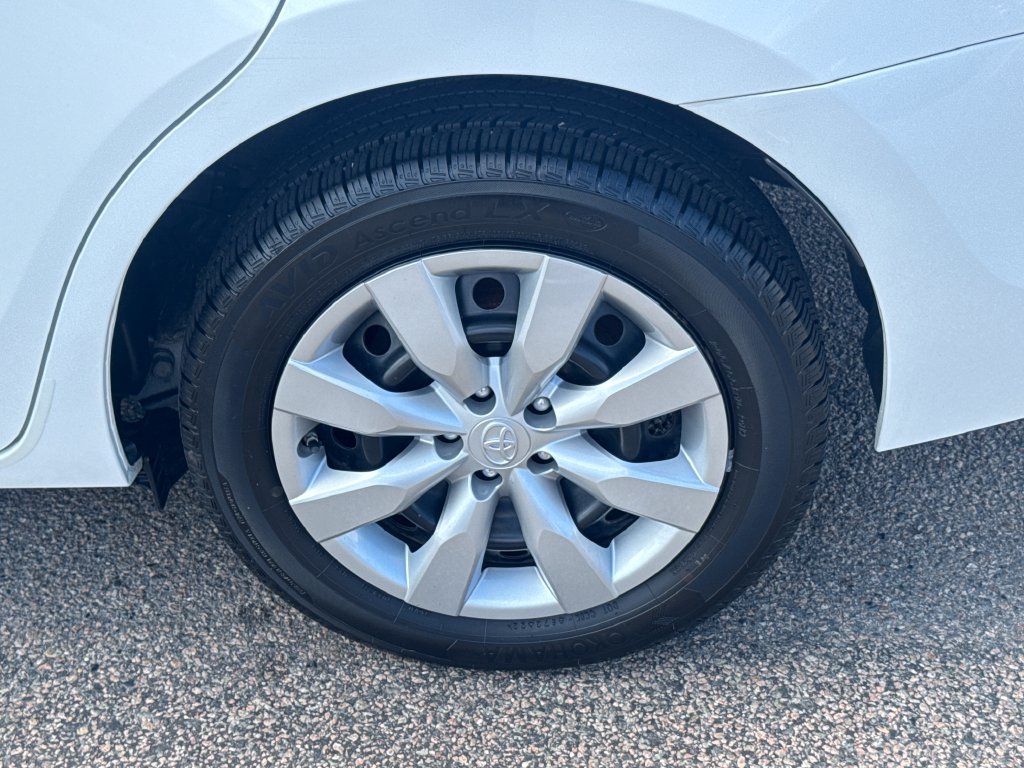 Used 2016 Toyota Corolla LE FWD image 40