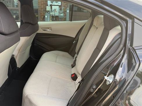 Used 2021 Toyota Corolla LE FWD image 21