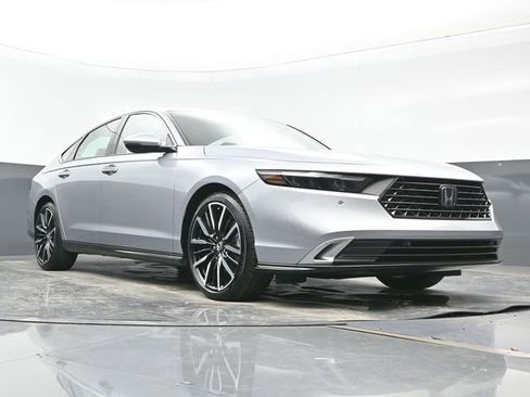 Certified 2023 Honda Accord Touring image 27