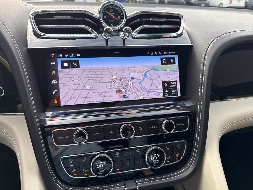 Used 2022 Bentley Bentayga AWD/4WD image 25