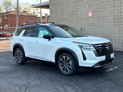 New 2026 Nissan Pathfinder Platinum AWD/4WD image 3