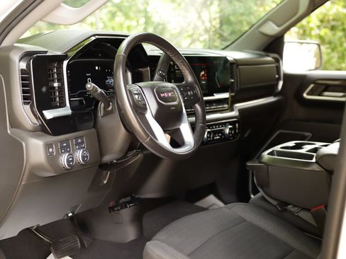 Used 2022 GMC Sierra 1500 Elevation AWD/4WD image 9