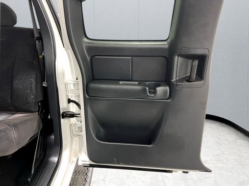 Used 2001 Chevrolet Silverado 2500 LS image 28