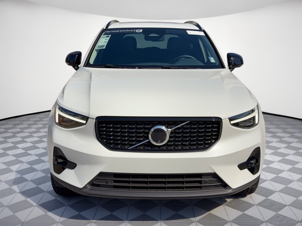 Used 2025 Volvo XC40 B5 Ultra AWD/4WD image 6