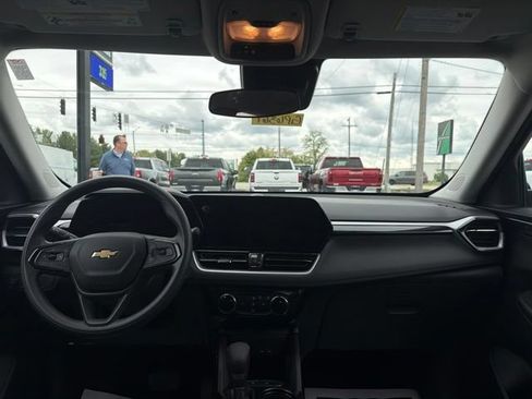 Used 2025 Chevrolet TrailBlazer LT FWD image 29