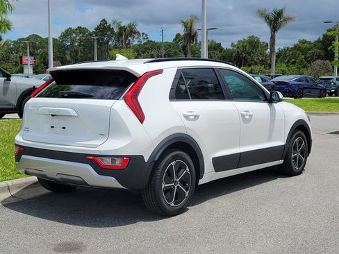 Certified 2023 Kia Niro EX FWD image 4
