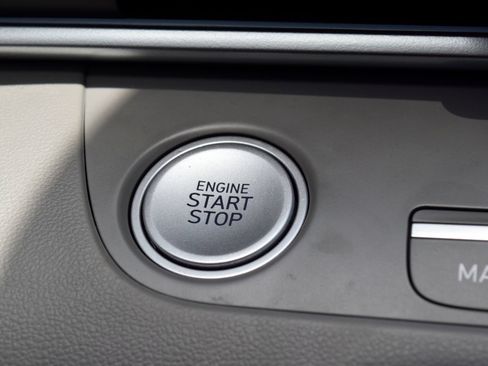 Used 2024 Hyundai Elantra SEL FWD image 11