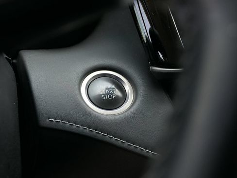 Used 2024 Toyota Highlander LE FWD image 13