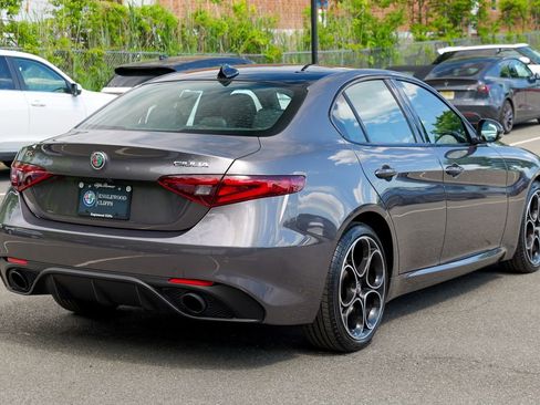 Used 2023 Alfa Romeo Giulia Veloce AWD/4WD image 7