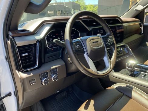 Used 2023 GMC Sierra 1500 Denali AWD/4WD image 2