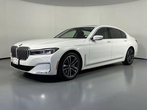 Used 2022 BMW 750i xDrive AWD/4WD image 3
