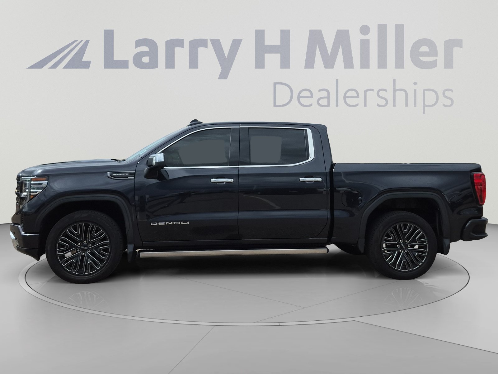 Used 2022 GMC Sierra 1500 Denali Ultimate AWD/4WD image 2