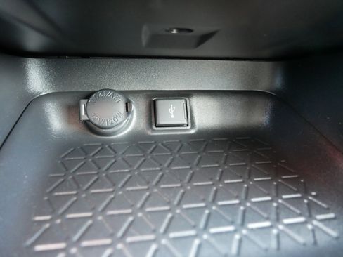 Used 2022 Toyota RAV4 LE image 33