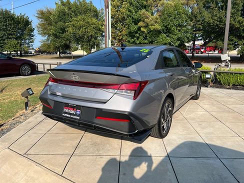 Certified 2025 Hyundai Elantra Sport FWD image 11