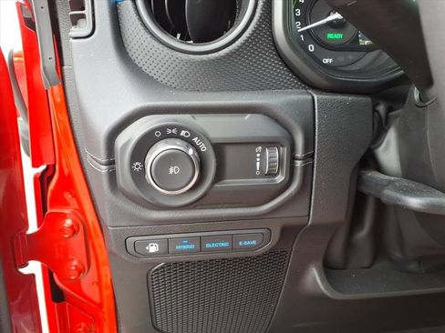 Certified 2025 Jeep Wrangler Unlimited Rubicon 4xe w/ Convenience Group AWD/4WD image 13