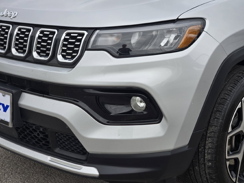 Used 2025 Jeep Compass Limited AWD/4WD image 9