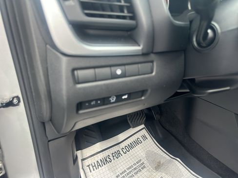 Used 2024 Nissan Rogue SV w/ SV Premium Package image 17