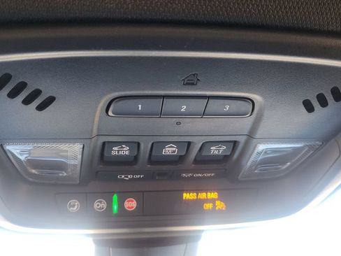 Used 2023 Chevrolet Traverse High Country FWD image 40
