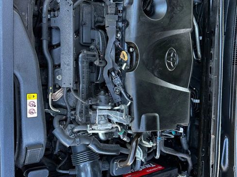 Used 2018 Toyota Camry SE image 16