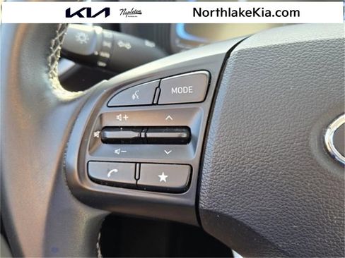 Used 2024 Hyundai Venue SEL image 4