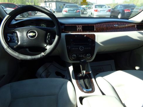 Used 2016 Chevrolet Impala LT w/ LT Sunroof Package image 5