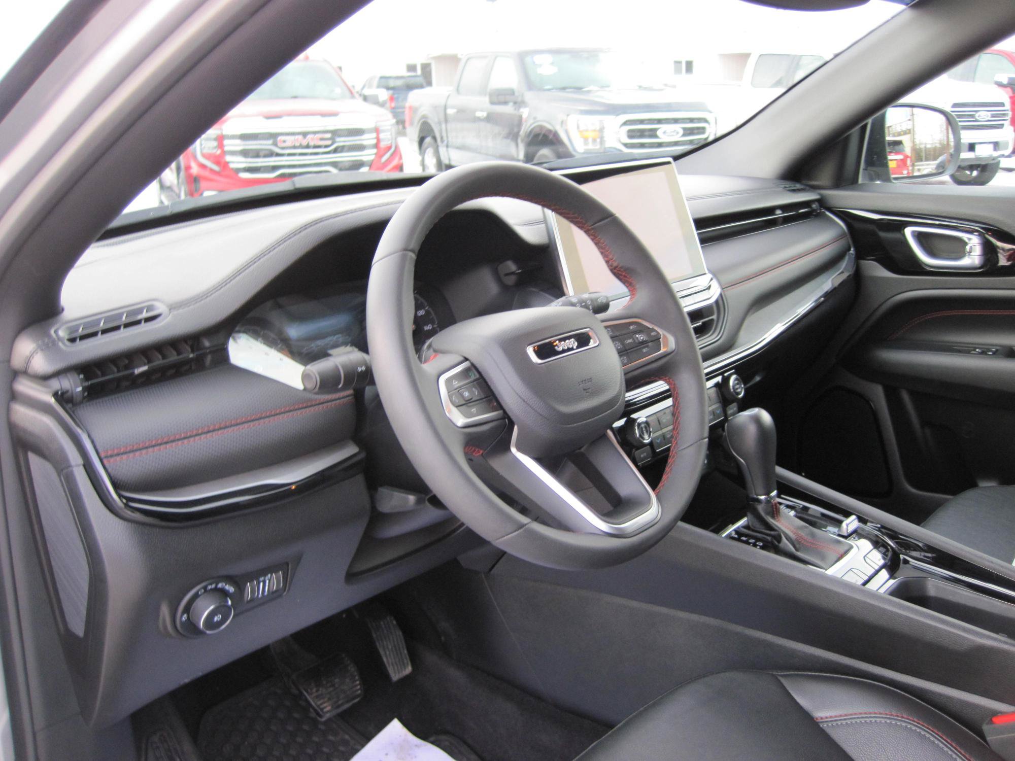 Used 2023 Jeep Compass Trailhawk AWD/4WD image 10